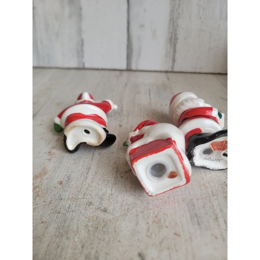 Vintage salt pepper Santa Claus shaker Xmas kitchen ceramic set